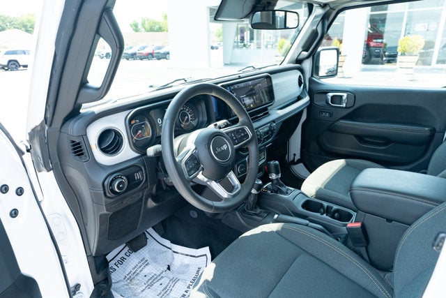 2025 Jeep Wrangler 4-Door Sahara 4x4