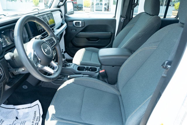2025 Jeep Wrangler 4-Door Sahara 4x4