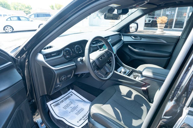 2025 Jeep Grand Cherokee Laredo X 4x4
