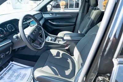 2025 Jeep Grand Cherokee Laredo X 4x4