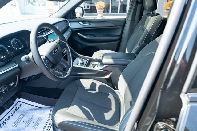 2025 Jeep Grand Cherokee Laredo X 4x4