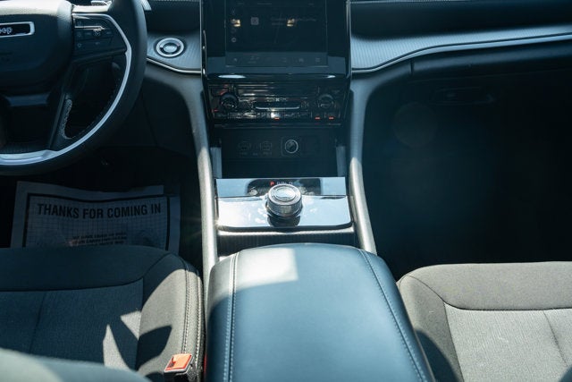 2025 Jeep Grand Cherokee Laredo X 4x4