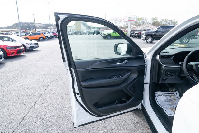 2026 Jeep Grand Cherokee GRAND CHEROKEE LAREDO X 4X4