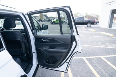 2026 Jeep Grand Cherokee GRAND CHEROKEE LAREDO X 4X4