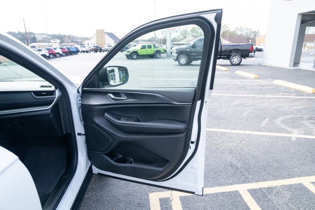 2026 Jeep Grand Cherokee GRAND CHEROKEE LAREDO X 4X4