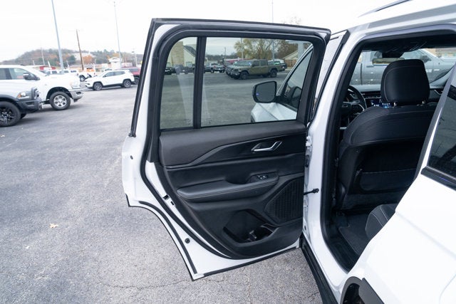 2025 Jeep Grand Cherokee Laredo X 4x4