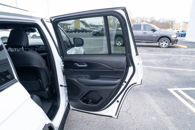 2025 Jeep Grand Cherokee Laredo X 4x4