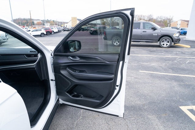 2025 Jeep Grand Cherokee Laredo X 4x4