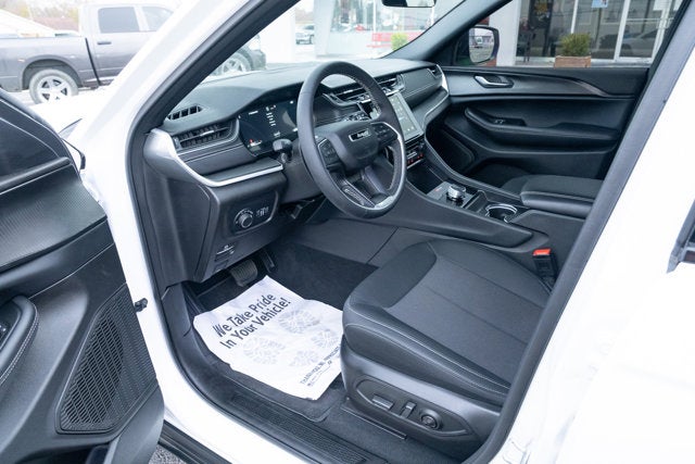 2025 Jeep Grand Cherokee Laredo X 4x4