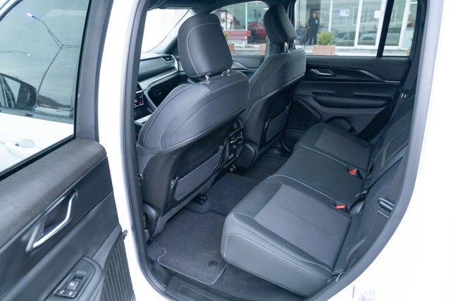 2025 Jeep Grand Cherokee Laredo X 4x4