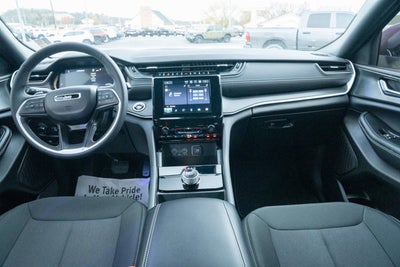 2025 Jeep Grand Cherokee Laredo X 4x4