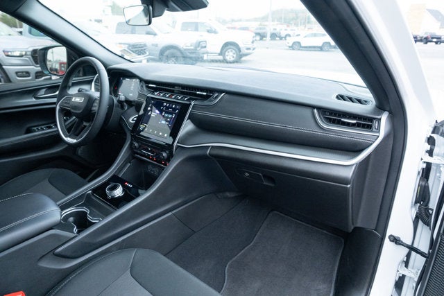 2025 Jeep Grand Cherokee Laredo X 4x4