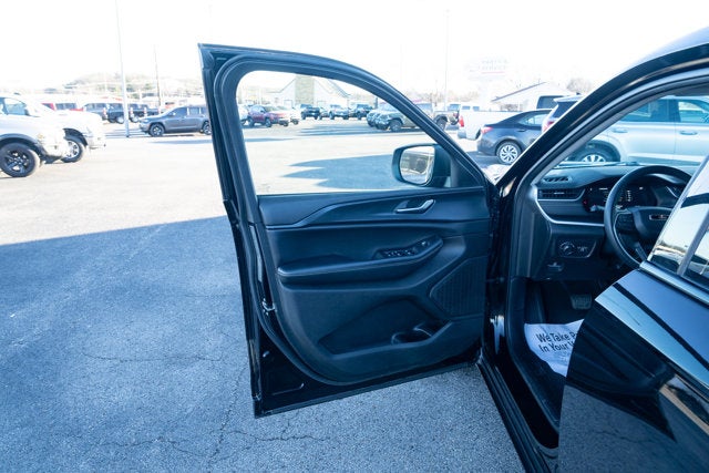 2023 Jeep Grand Cherokee L Laredo 4x4