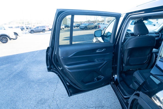 2023 Jeep Grand Cherokee L Laredo 4x4