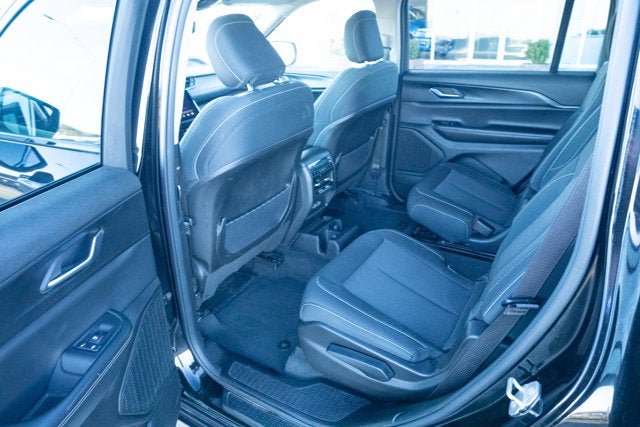 2023 Jeep Grand Cherokee L Laredo 4x4