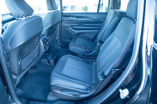 2023 Jeep Grand Cherokee L Laredo 4x4