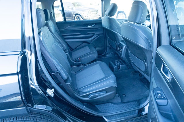 2023 Jeep Grand Cherokee L Laredo 4x4