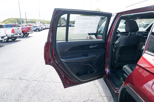 2025 Jeep Grand Cherokee GRAND CHEROKEE L LAREDO X 4X4