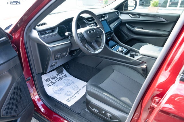 2025 Jeep Grand Cherokee GRAND CHEROKEE L LAREDO X 4X4