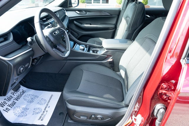 2025 Jeep Grand Cherokee GRAND CHEROKEE L LAREDO X 4X4