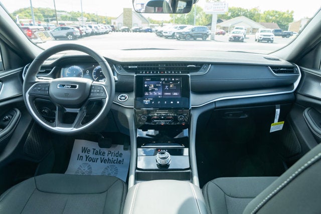 2025 Jeep Grand Cherokee GRAND CHEROKEE L LAREDO X 4X4