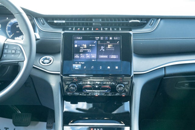 2025 Jeep Grand Cherokee GRAND CHEROKEE L LAREDO X 4X4