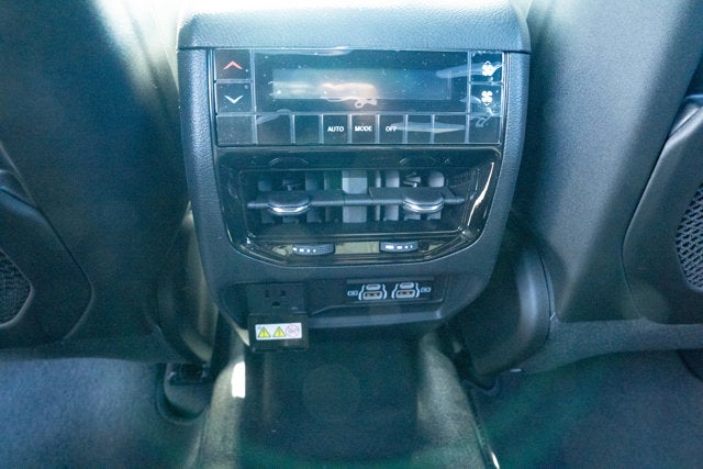 2025 Jeep Grand Cherokee GRAND CHEROKEE L LAREDO X 4X4