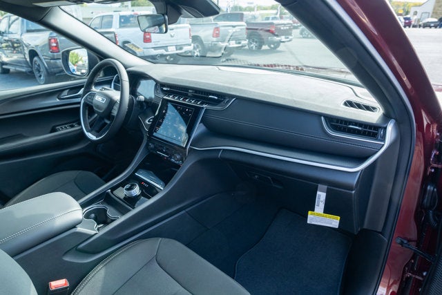 2025 Jeep Grand Cherokee GRAND CHEROKEE L LAREDO X 4X4