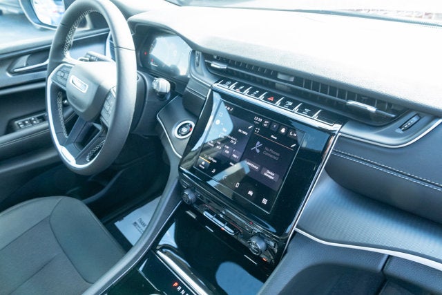 2025 Jeep Grand Cherokee GRAND CHEROKEE L LAREDO X 4X4