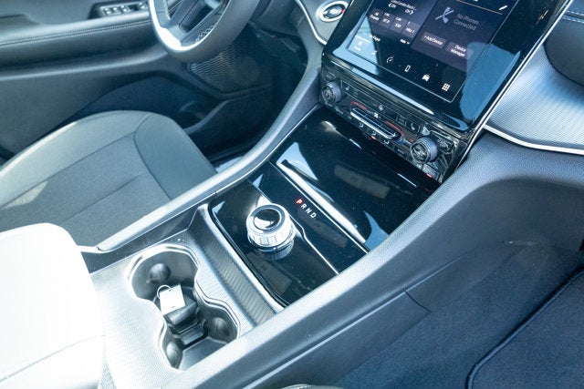 2025 Jeep Grand Cherokee GRAND CHEROKEE L LAREDO X 4X4