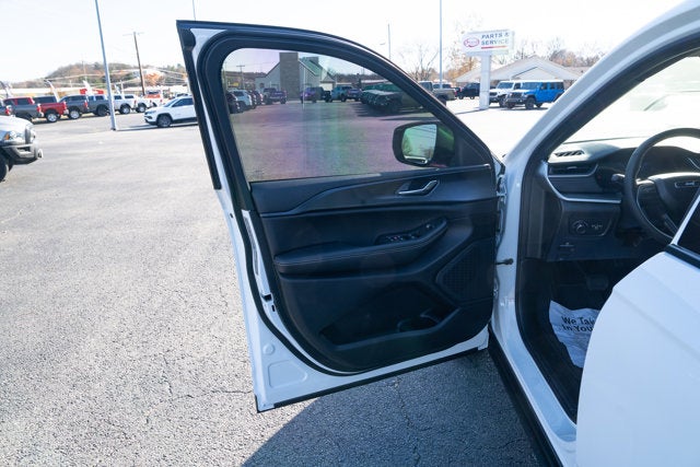 2025 Jeep Grand Cherokee GRAND CHEROKEE L LAREDO X 4X4