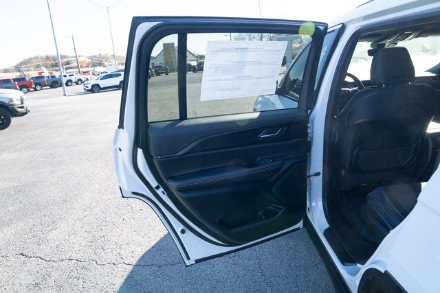 2025 Jeep Grand Cherokee GRAND CHEROKEE L LAREDO X 4X4