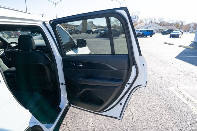 2025 Jeep Grand Cherokee GRAND CHEROKEE L LAREDO X 4X4