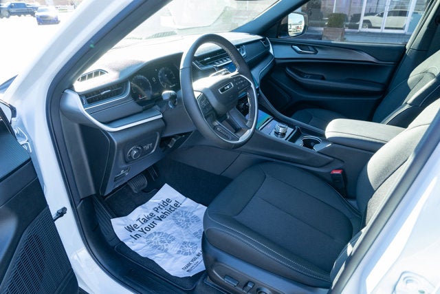 2025 Jeep Grand Cherokee GRAND CHEROKEE L LAREDO X 4X4