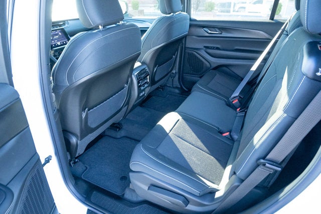 2025 Jeep Grand Cherokee GRAND CHEROKEE L LAREDO X 4X4