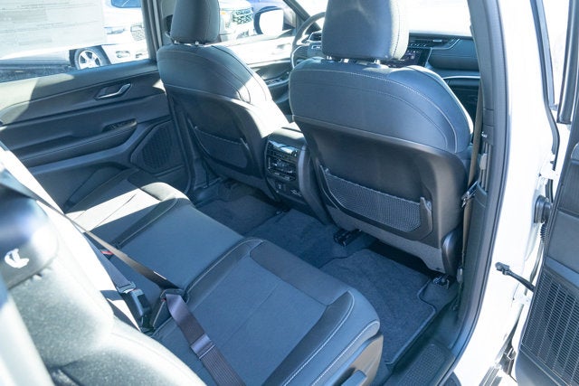 2025 Jeep Grand Cherokee GRAND CHEROKEE L LAREDO X 4X4