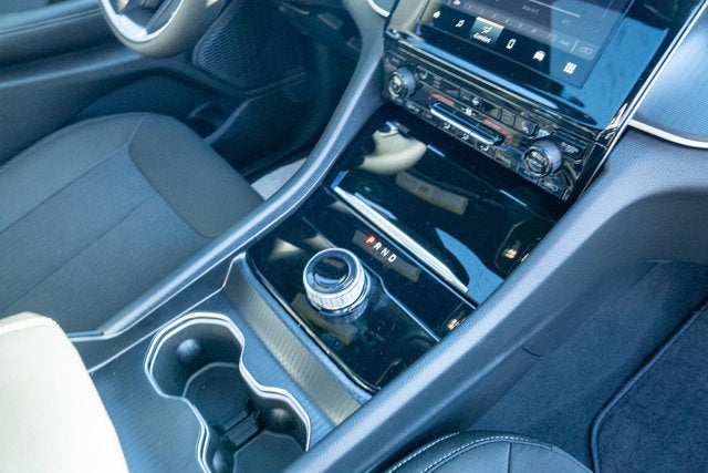 2025 Jeep Grand Cherokee GRAND CHEROKEE L LAREDO X 4X4