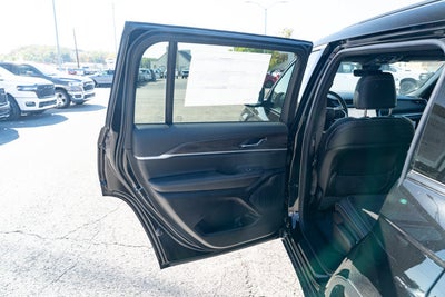 2027 Jeep Grand Cherokee GRAND CHEROKEE L LAREDO ALTITUDE 4X4