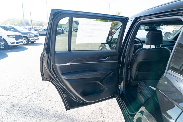 2027 Jeep Grand Cherokee GRAND CHEROKEE L LAREDO ALTITUDE 4X4