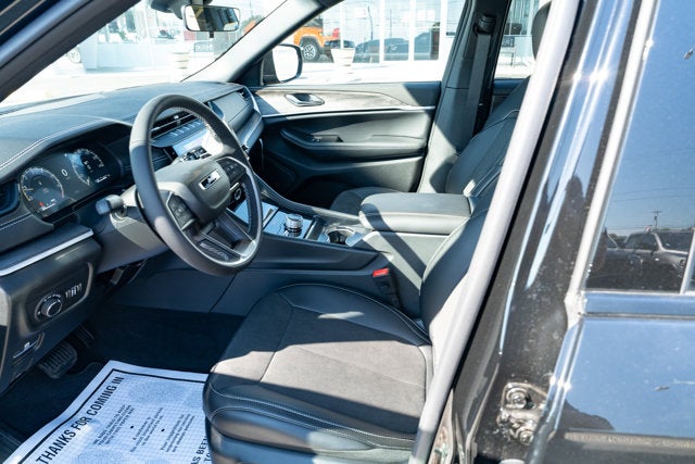 2027 Jeep Grand Cherokee GRAND CHEROKEE L LAREDO ALTITUDE 4X4