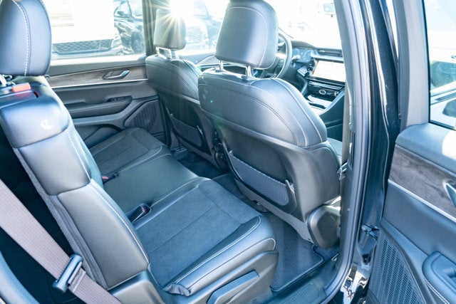 2027 Jeep Grand Cherokee GRAND CHEROKEE L LAREDO ALTITUDE 4X4