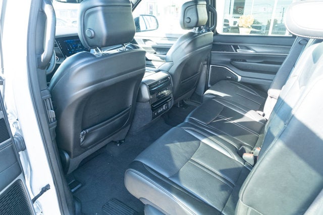 2024 Jeep Wagoneer L Series II 4x2