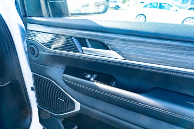 2024 Jeep Wagoneer L Series II 4x2