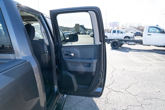 2019 RAM 1500 Classic Warlock Quad Cab 4x2 6'4' Box