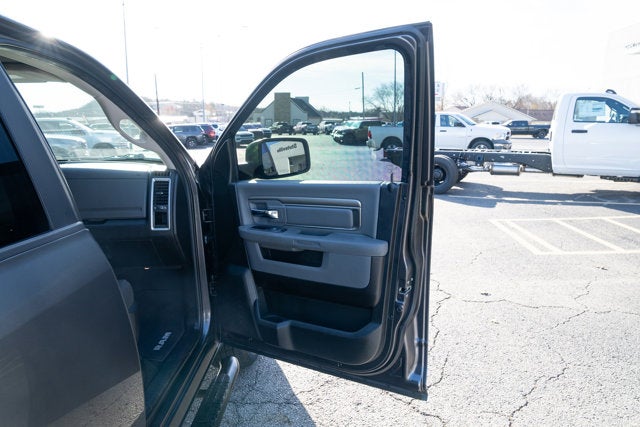 2019 RAM 1500 Classic Warlock Quad Cab 4x2 6'4' Box