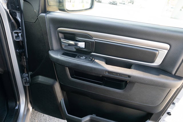 2024 RAM 1500 Classic Warlock Crew Cab 4x4 5'7' Box