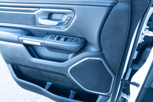 2024 RAM 1500 Laramie Crew Cab 4x2 5'7' Box