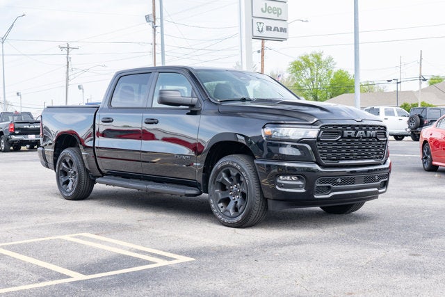 2026 RAM Ram 1500 RAM 1500 EXPRESS CREW CAB 4X4 5'7' BOX