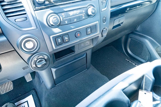 2022 Nissan TITAN Crew Cab SV 4x4