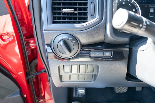 2022 Nissan TITAN Crew Cab SV 4x4
